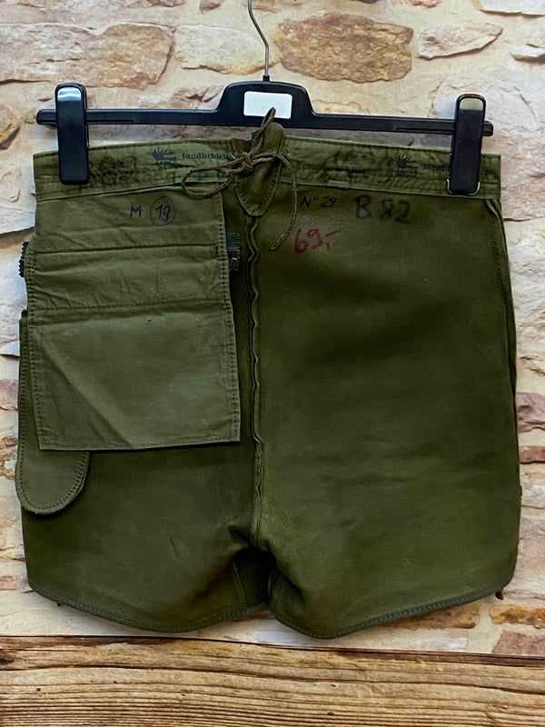 Kurze Trachtenlederhose Gr. 46 in Olivgrün aus Leder