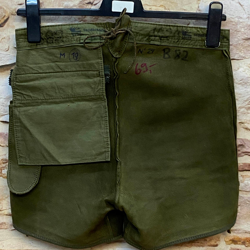 Kurze Trachtenlederhose Gr. 46 in Olivgrün aus Leder