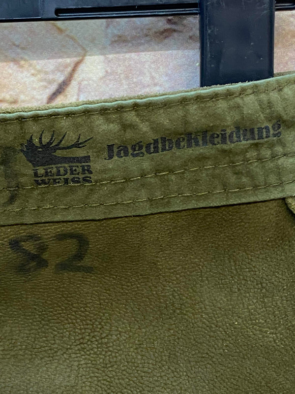 Kurze Trachtenlederhose Gr. 46 in Olivgrün aus Leder