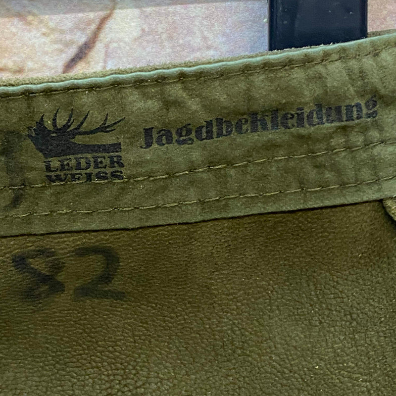 Kurze Trachtenlederhose Gr. 46 in Olivgrün aus Leder