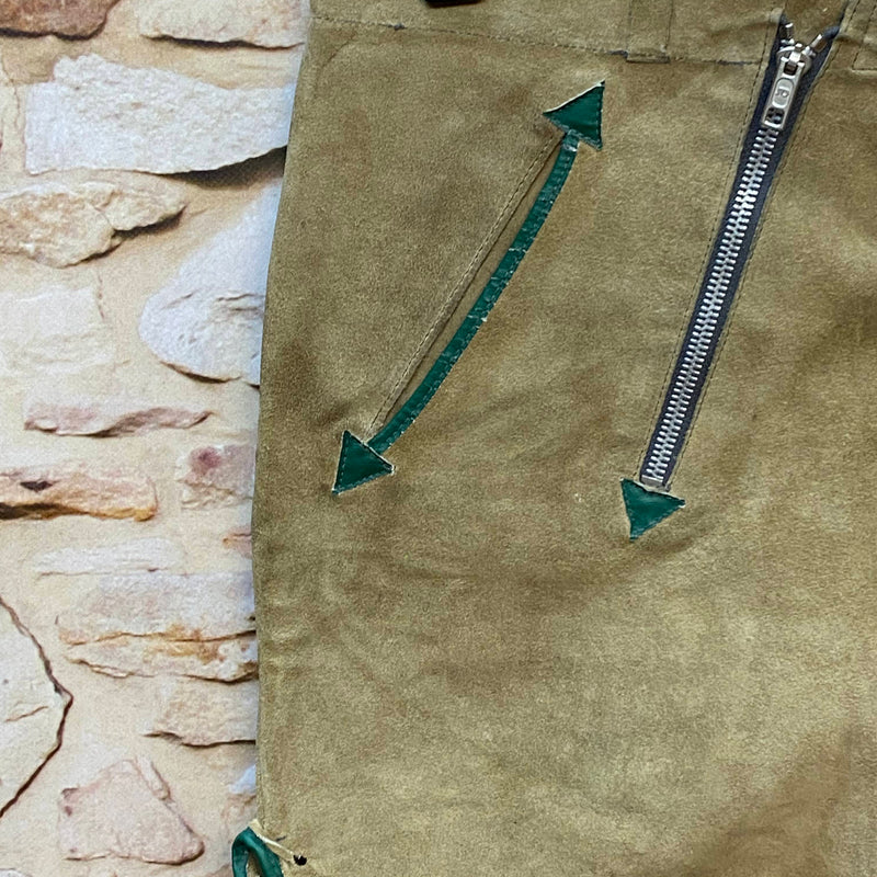 Kurze Trachtenlederhose aus Leder in Beige-Grün – ca. Gr. 52