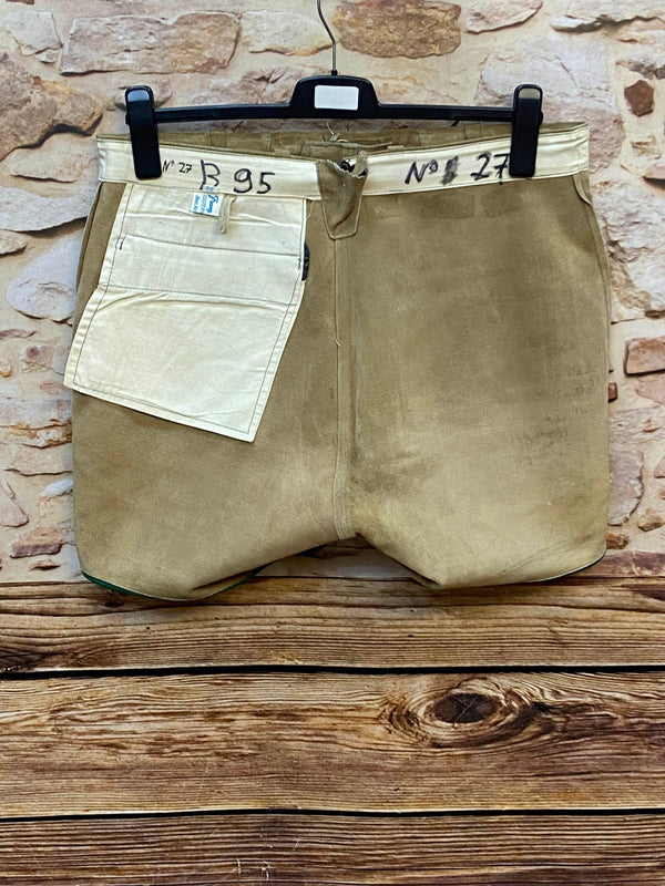 Kurze Trachtenlederhose aus Leder in Beige-Grün – ca. Gr. 52