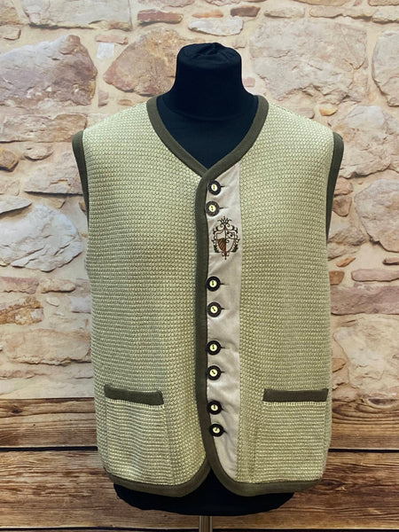 Vintage Herren Trachtenweste in beige-grünem Strick mit Wappen und Knopfleiste, Größe 56