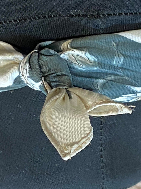 Trachtenhalstuch Grau mit Herz-Anhänger, Ansicht 3