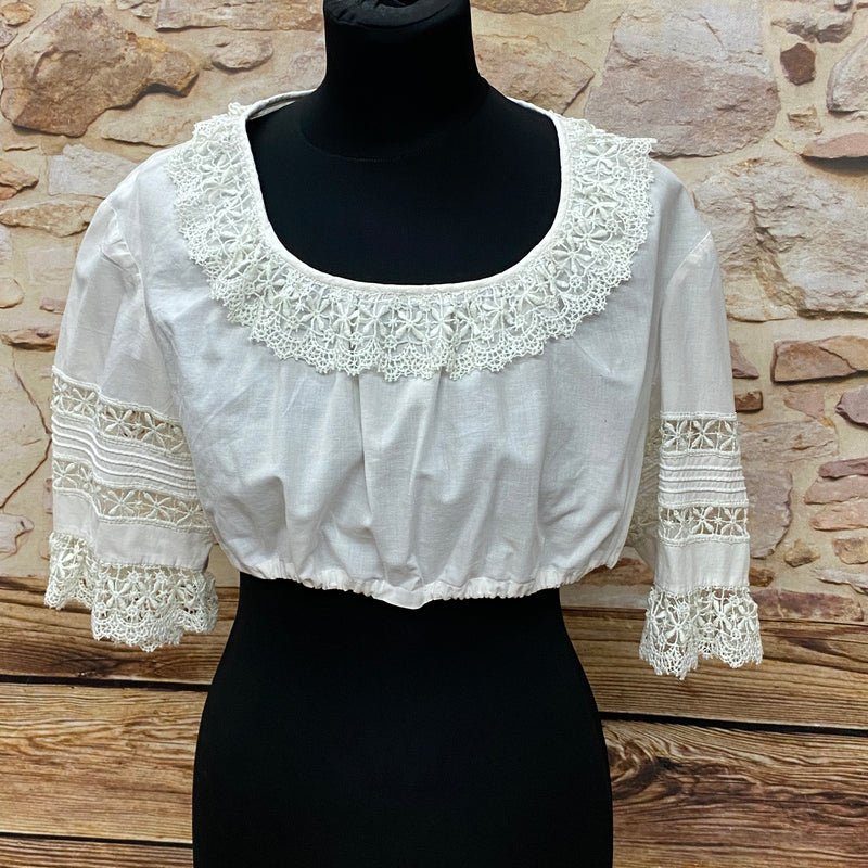 Vintage Dirndlbluse Gr.50 aus den 80er Jahren offwhite