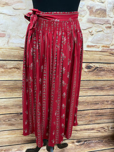 Lange Vintage Trachtenschürze Schürze für Trachtenkleid rot gemustert 80 cm