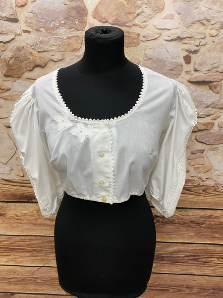 Second Hand Dirndlbluse aus den 70er/80er Jahren Gr.46 