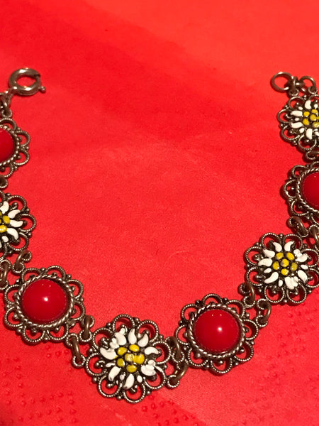 Vintage Trachtenarmband Damen, 18 cm, mit roten Pastesteinen und Edelweiß-Elementen in altsilberner Metallfassung, traditioneller Stil, guter Zustand.