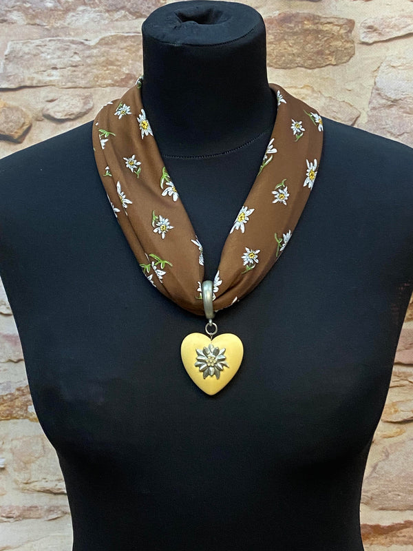 „Braunes Trachtenhalstuch mit Edelweiß-Muster und Herz-Anhänger“