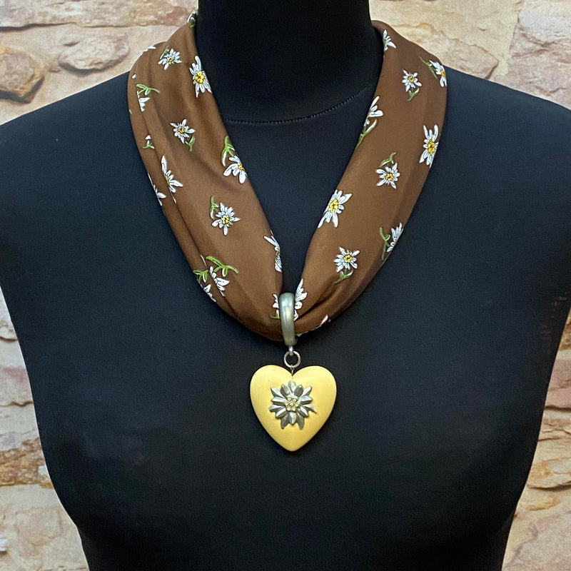 „Braunes Trachtenhalstuch mit Edelweiß-Muster und Herz-Anhänger“