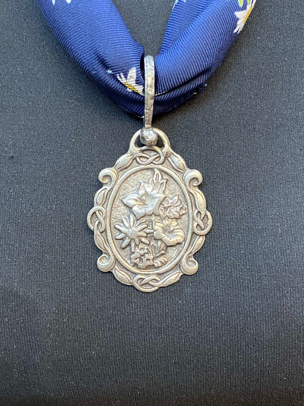 Trachten-Halstuch mit Anhänger – Blau – Vintage