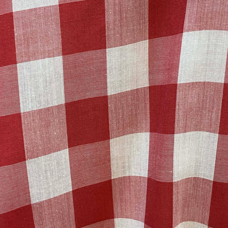 „Großes rot-weißes Karomuster eines Vintage Trachtenhemds für Herren im Landhausstil“