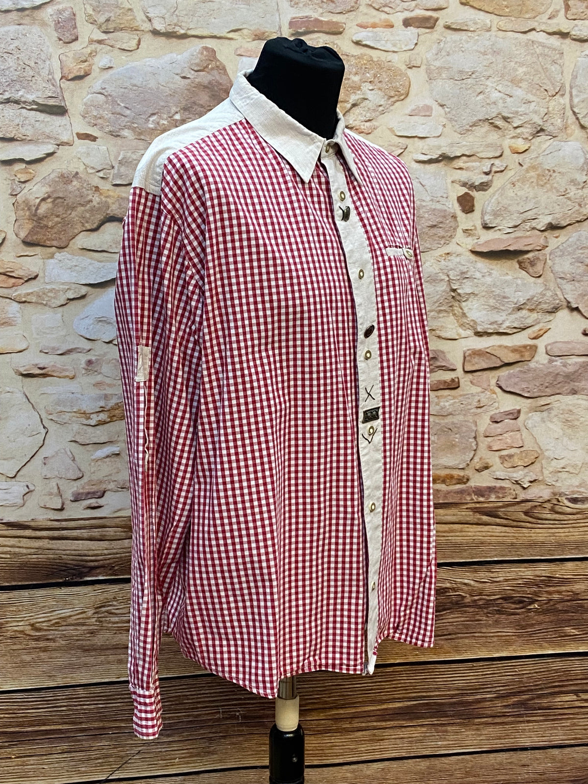 Chemise traditionnelle à carreaux motif carreaux rouges et blancs taille 45