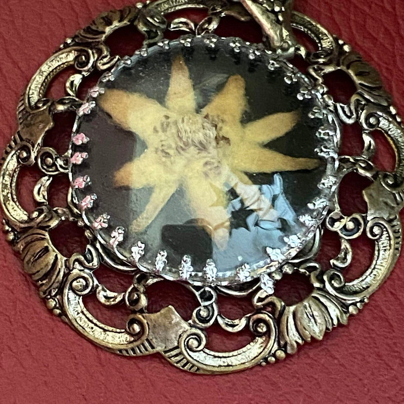 Traditionelle Trachtenkette mit Edelweiß-Motiv