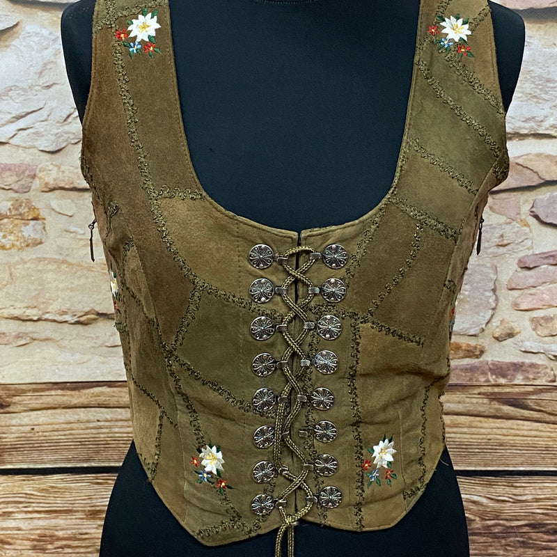 Trachtenmieder Damen Größe 38 aus Echtleder in Braun-Grün mit Blumenstickerei, vorderer Schnürung, seitlichen Reißverschlüssen und Trachtenschnallen.