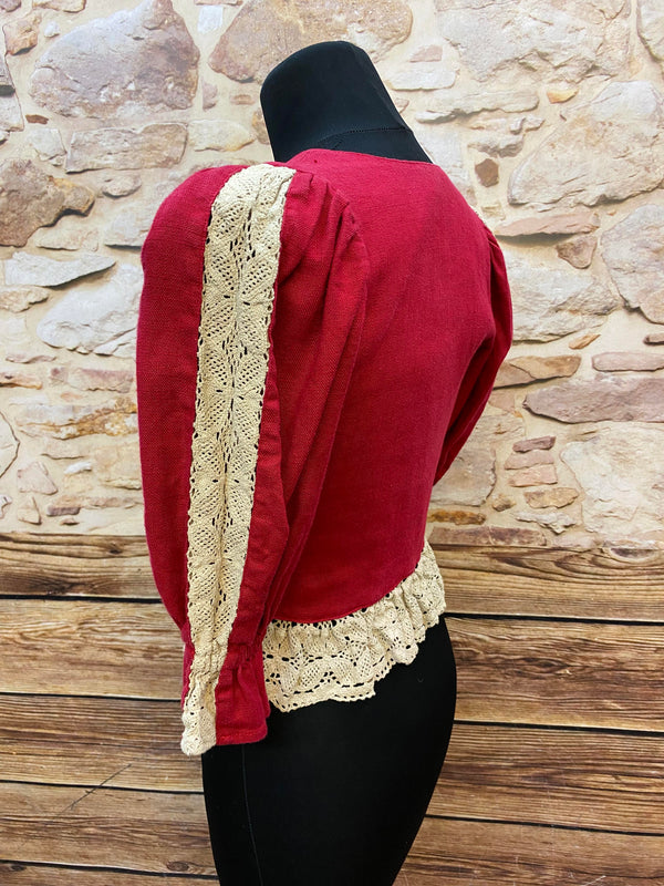 Vintage Trachtenoberteil mit Spitze – Rot, Größe 34