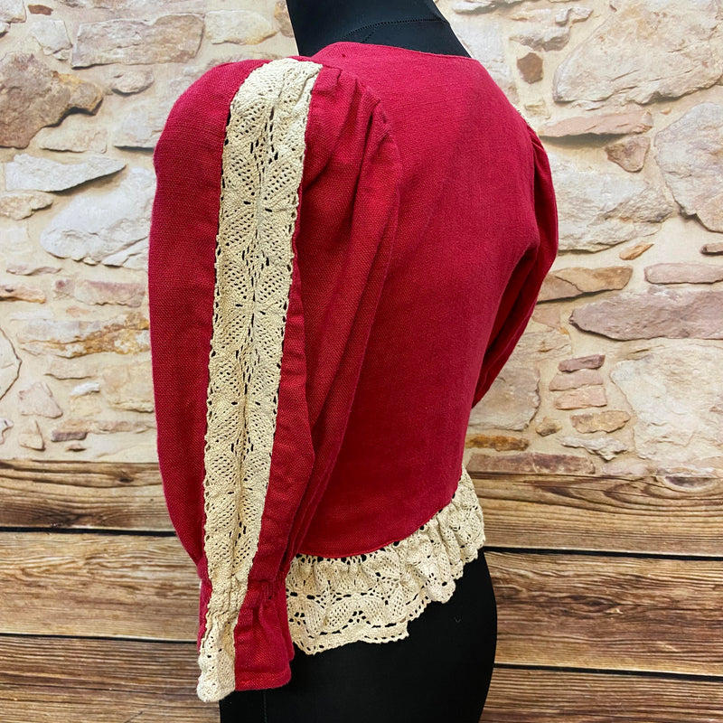 Vintage Trachtenoberteil mit Spitze – Rot, Größe 34