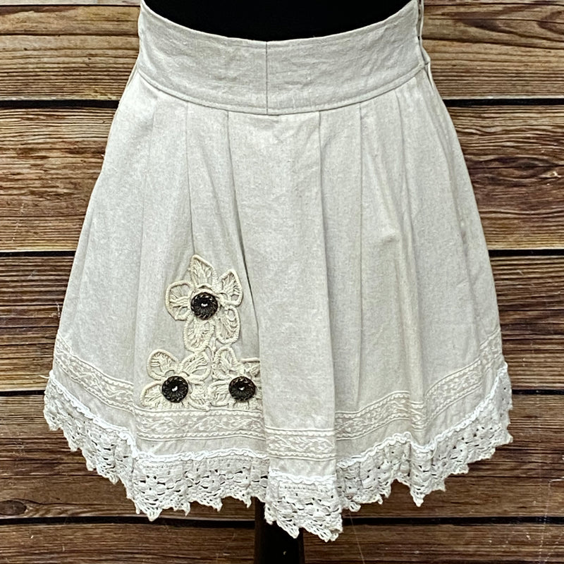 „Beiger Trachtenrock Gr. 34 aus Leinenmischgewebe mit Klöppelspitze“