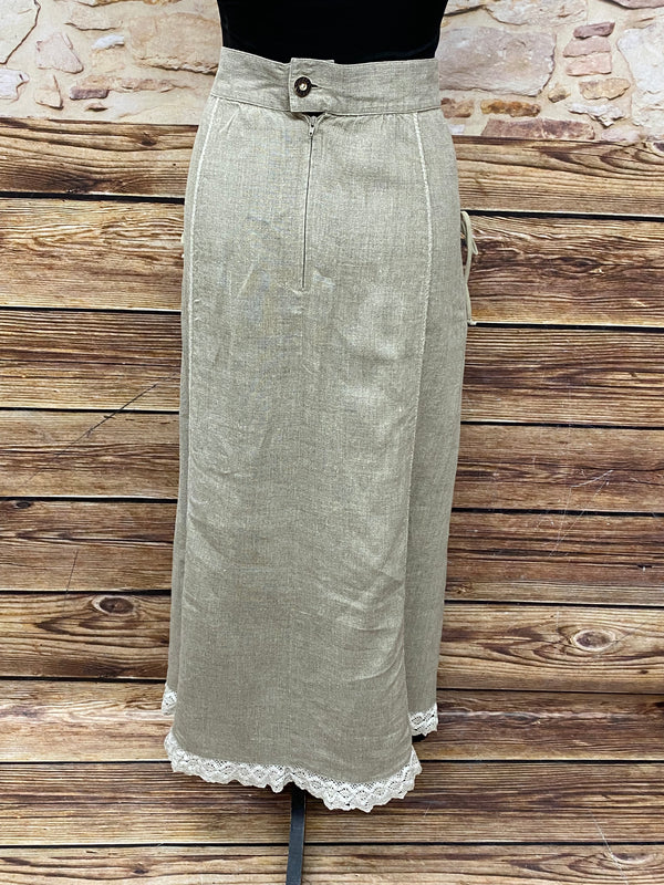 “Trachtenrock Beige Rückseite mit Bund und Reißverschluss”