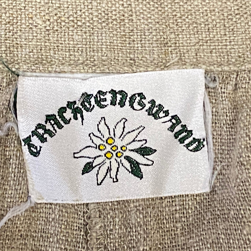 “Label und Monogramm-Einsatz am Leinenrock, Made in Germany”