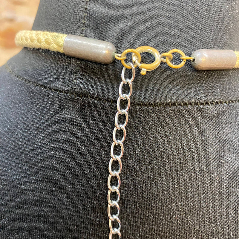 Traditionelle Trachtenkette mit Herzanhänger