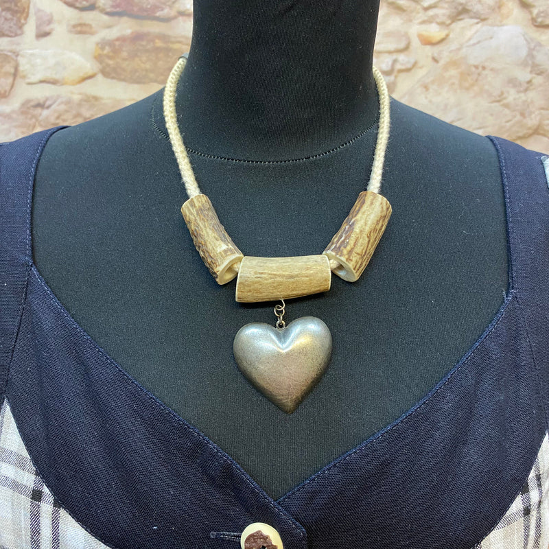 Trachtenkette mit Holzperlen und Herzanhänger