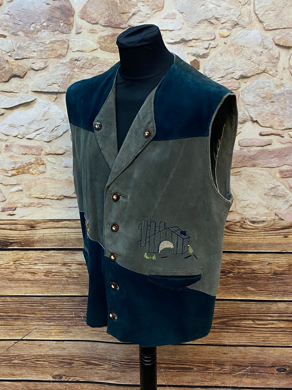 „Trachtenweste Herren Seitenansicht Vintage grün blau Oktoberfest Outfit“