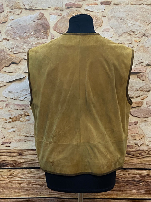 Rückansicht Trachtenweste Leder oliv/beige, Größe 52