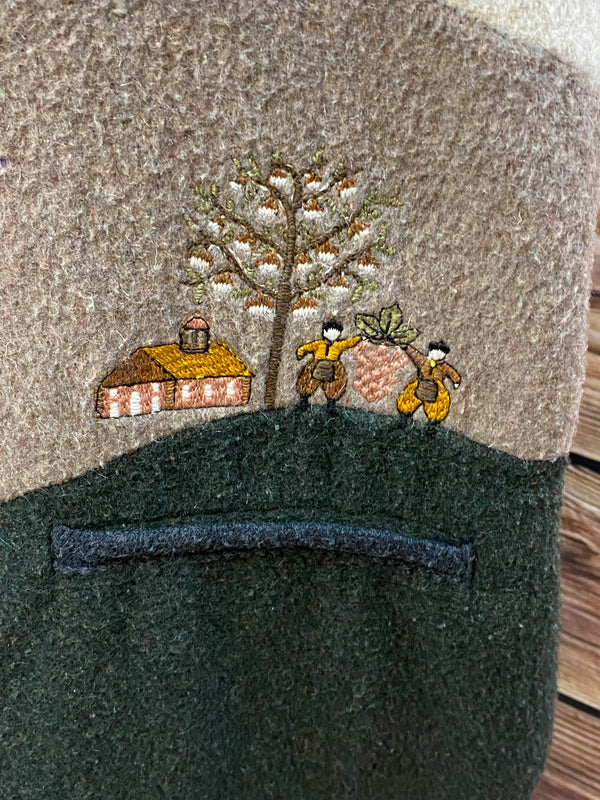 Trachtenweste Wolle beige grün Vintage mit Stickerei & Kette