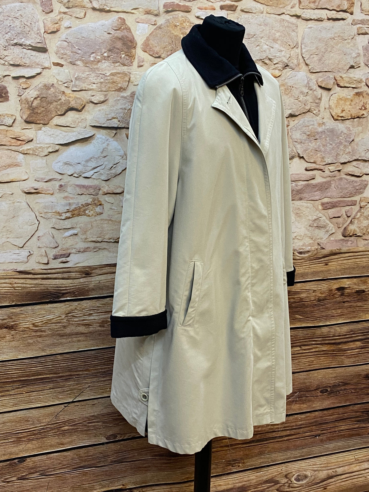 Secondhand Trenchcoat für Damen beige/schwarz ca.Gr.44 Vintage