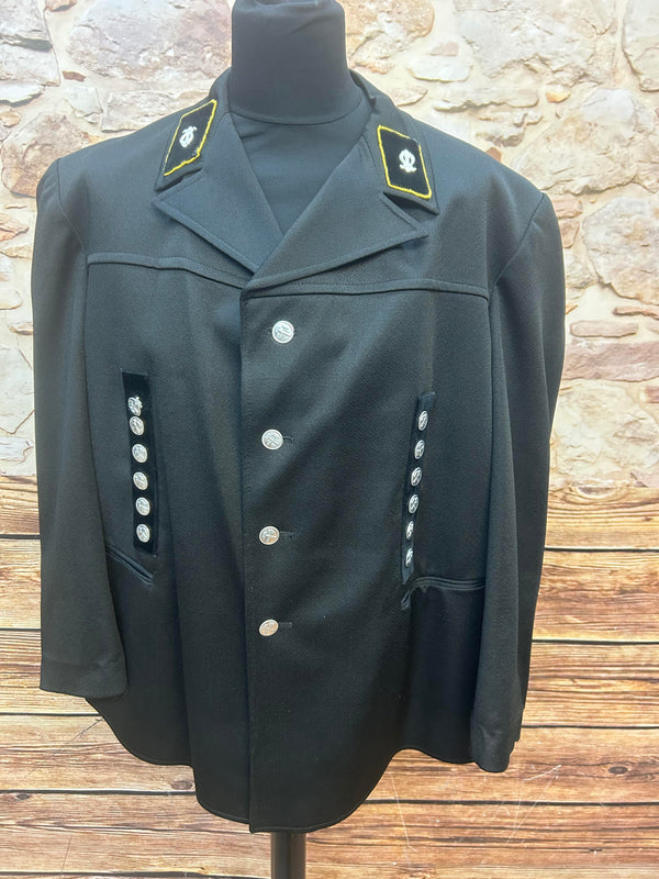 Schwarze Vintage-Uniformjacke Handwerk mit silbernen Knöpfen – Vorderansicht