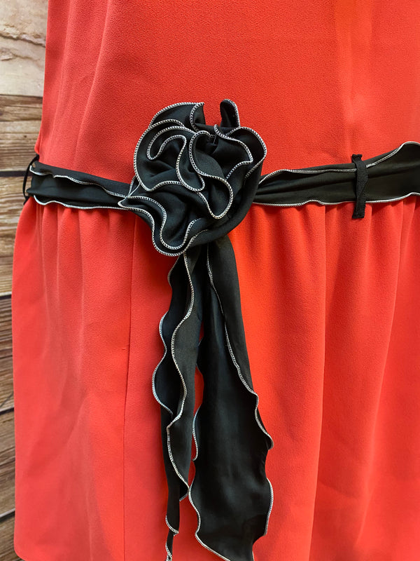 20er Jahre Damen Outfit Gr. 46 – rotes Tageskleid / Tea Dress mit Hut & Handschuhen, Ansicht 4