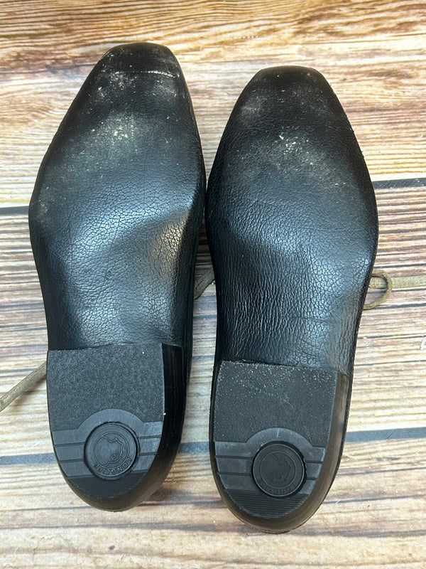 „Unterseite mit Longlife-Sohle an handgefertigten Vintage Schnabelschuhen“