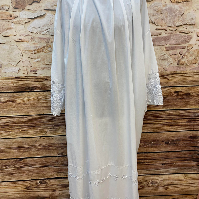 „Weißes Unterkleid mit Spitze für Nikolaus- oder Bischofskostüm in Größe XL“