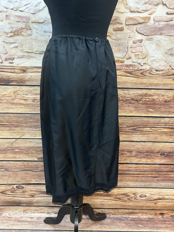 Schwarzer Unterrock Gr. 42 – Vintage-Lingerie mit Spitzenkante