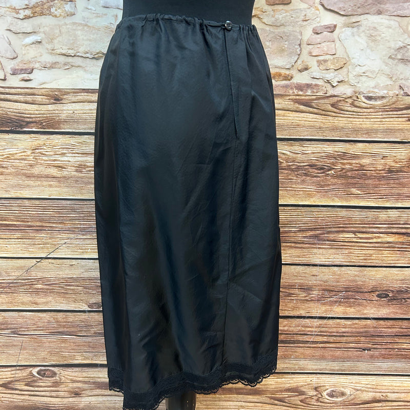 Schwarzer Unterrock Gr. 42 – Vintage-Lingerie mit Spitzenkante
