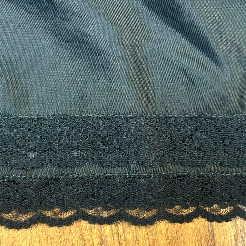 Schwarzer Unterrock Gr. 42 – Vintage-Lingerie mit Spitzenkante