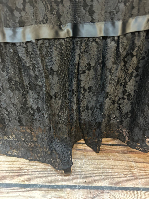 Vintage Spitzen-Maxikleid Gr. 34 – schwarze 80er-Jahre-Eleganz