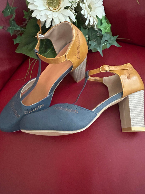 20er-Jahre Damen-Tanzschuhe in Blau/Braun, Größe 40, mit T-Strap und Blockabsatz im Vintage-Stil.