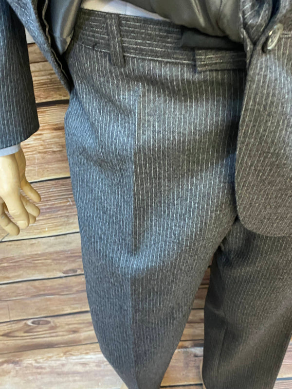 20er Jahre Herren Anzug komplett – Vintage Nadelstreifen Unikat mit Weste & Schiebermütze, Ansicht 5