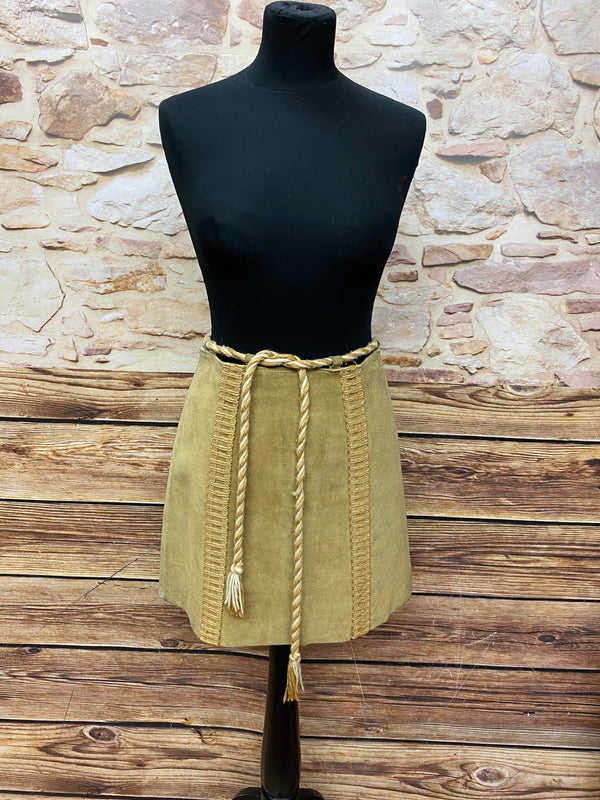 „Vintage 70er Wildleder Minirock beige mit Kordelgürtel und Borte“