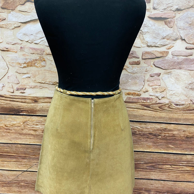 „Rückansicht Vintage Minirock aus Wildleder in Beige mit Reißverschluss“