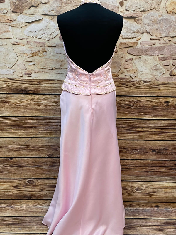 „Rückansicht Abendkleid rosé mit tiefem Rückenausschnitt“