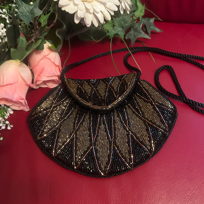 „Vintage-Abendtasche mit Glasperlenstickerei in Schwarz und Bronze“