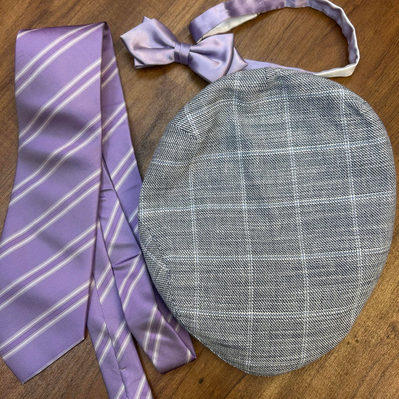 Vintage Accessoires Set mit Schiebermütze grau kariert, Fliege in Flieder und Seidenkrawatte von Tom Harrison.