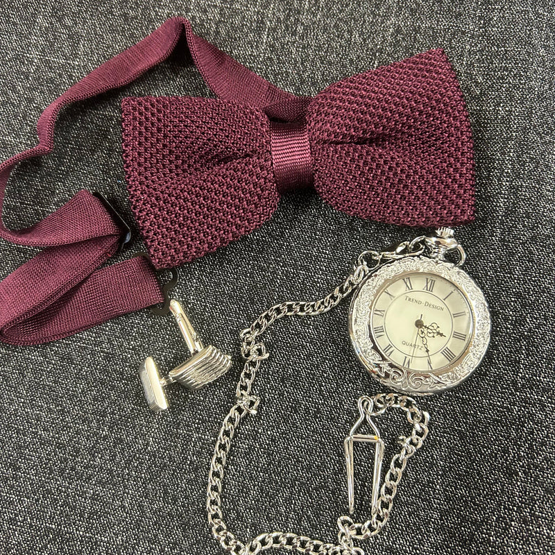 Komplettes Accessoires Set mit Fliege, Taschenuhr und Manschettenknöpfen