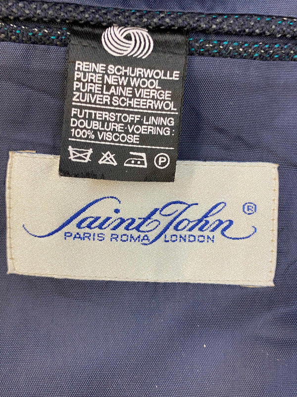 Vintage Herrenanzug im 20er Jahre Stil mit Nadelstreifen, Hemd, Krawatte, Hosenträgern und Schiebermütze, Ansicht 3