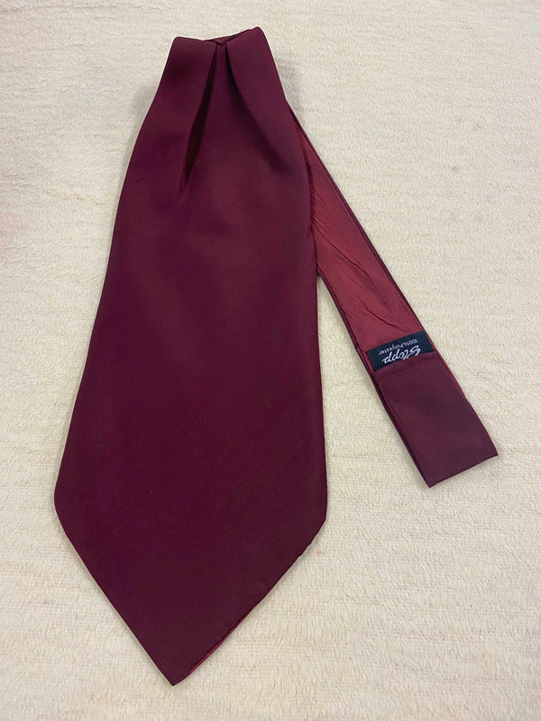 „Vintage Ascot Krawatte Herren in Bordeauxrot mit eleganter schlichter Optik“