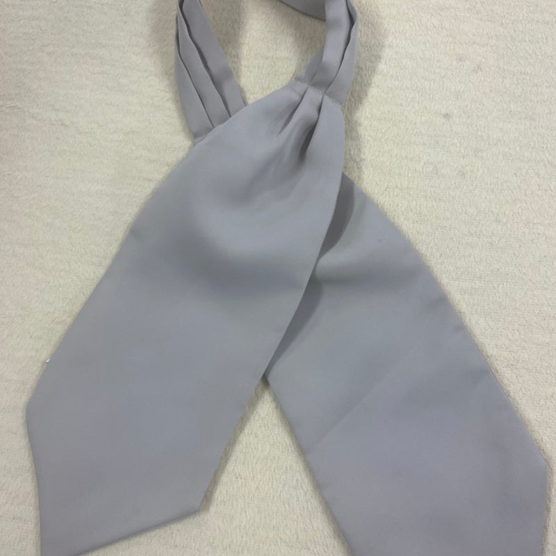 „Vintage Ascot Krawatte Herren in Hellgrau mit eleganter schlichter Optik“