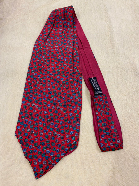 „Vintage Ascot Krawatte aus Seide in Rot mit floralem Muster“